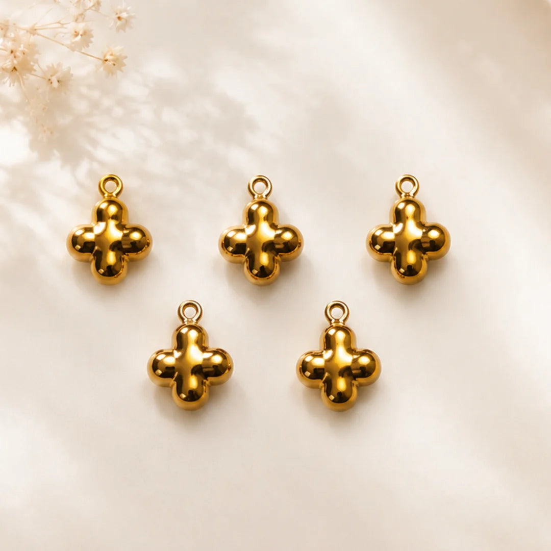 18K PVD Plated Stainless Steel |Shiny Clover Charm