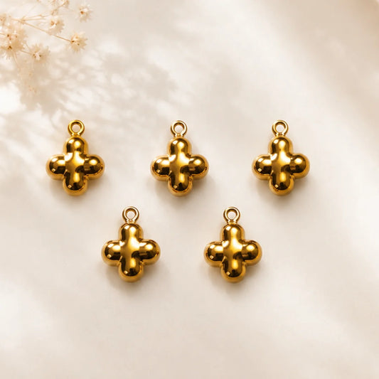 18K PVD Plated Stainless Steel |Shiny Clover Charm